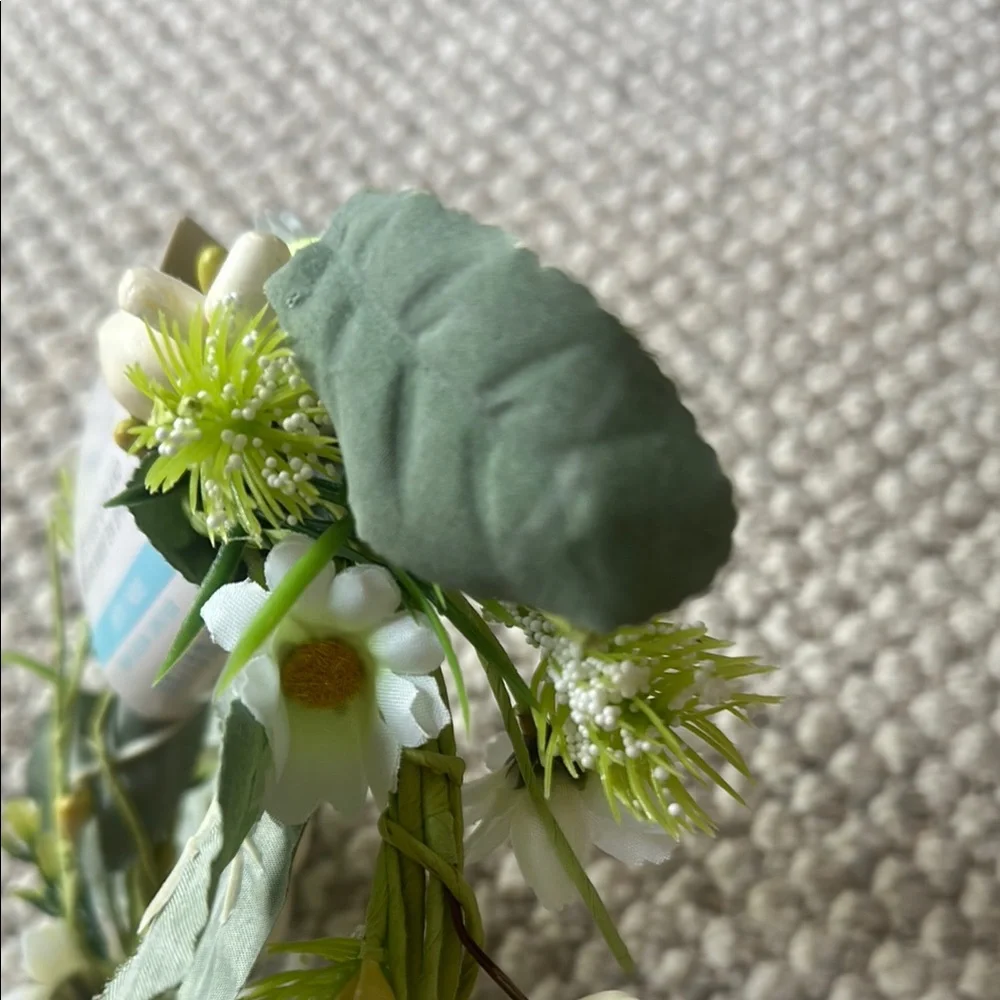 Ashland Green and White Floral Garland